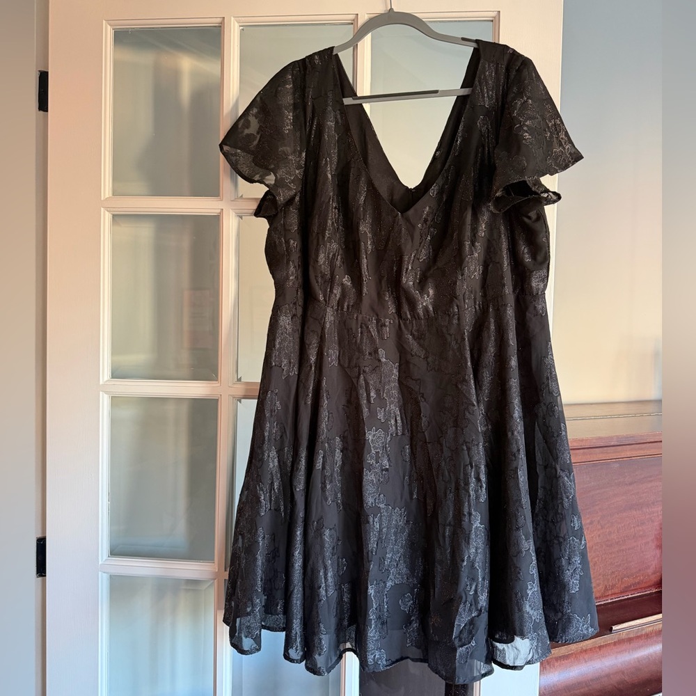 torrid Black V-Neck Lace AppliquΓ© Dress